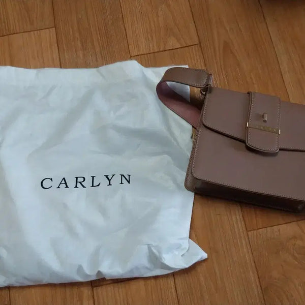 [BUNJANG] Carlyn Leather Shoulder Bag / 칼린 핸드백