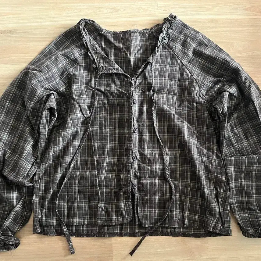 [BUNJANG] Women's Check Long Sleeve Button Blouse / 여자 체크 단추 긴소매 블라우스
