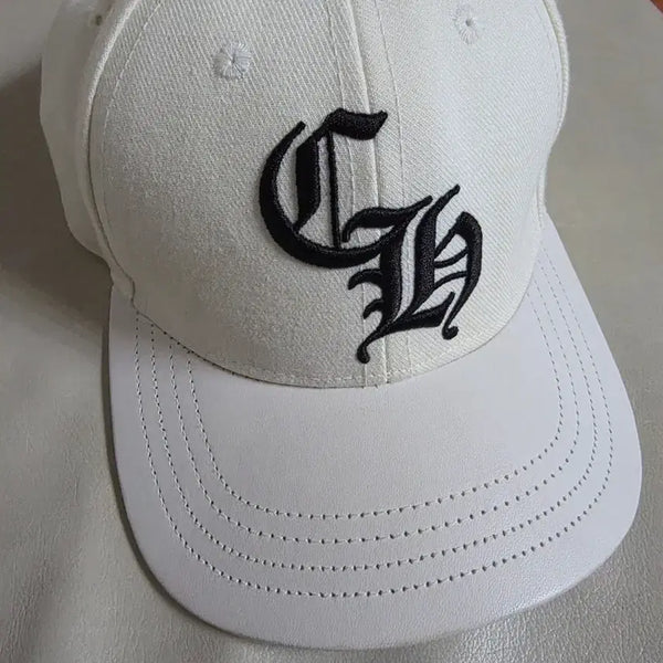 [BUNJANG] Chrome Hearts Logo Embroidered White Snapback Hat / 크롬하츠 모자