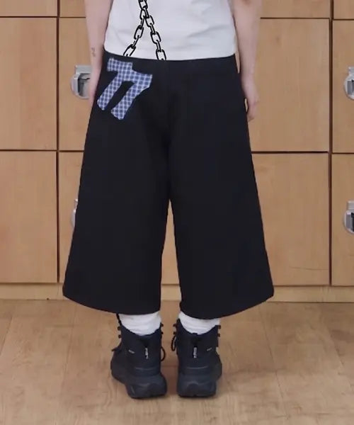 [TANSANMAGNESIUM] 77 Apparel Bermuda Shorts (Black) / 77 아플리케 버뮤다 팬츠 (블랙)