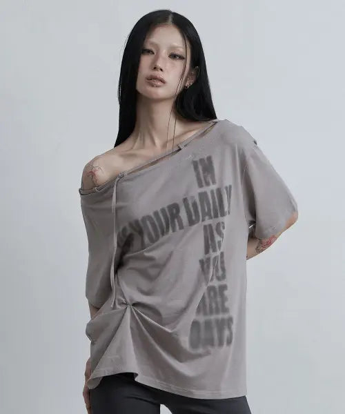 [AS YOU ARE] POINT BUCKLE ONE-SHOULDER TEE GREY / 포인트 버클 원숄더 티 그레이