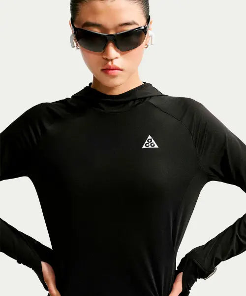 [NIKE] W ACG TRAIL UV HD MDLYR - BLACK/BLACK/(SUMMIT WHITE) / ACG UV 차단 후드 트레일 러닝 미드 레이어 탑 W - 블랙:서밋 화이트 / IO9756-010
