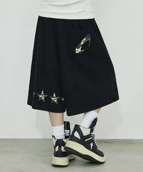 [SCALLYWAG] Back Camo Star Bermuda Sweat Shorts [Black] / 백 카모 스타 버뮤다 스웨트 쇼츠[블랙]