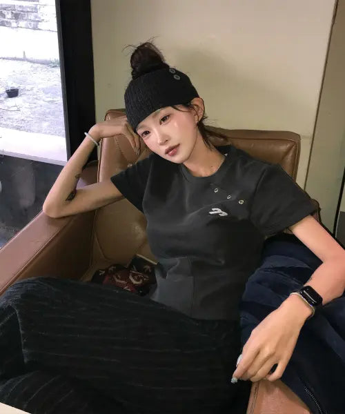 [TANSANMAGNESIUM] SongyiSongyi X Tansan Slit Eyelet T-Shirt (Charcoal) / 송이송이X탄산 절개 아일렛 티셔츠 (차콜)