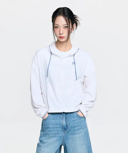 [MLB] Women's Sportive Varsity Logo Hooded Windbreaker NY (Ivory) / 여성 스포티브 컬시브 로고 후드 바람막이 NY (Ivory)