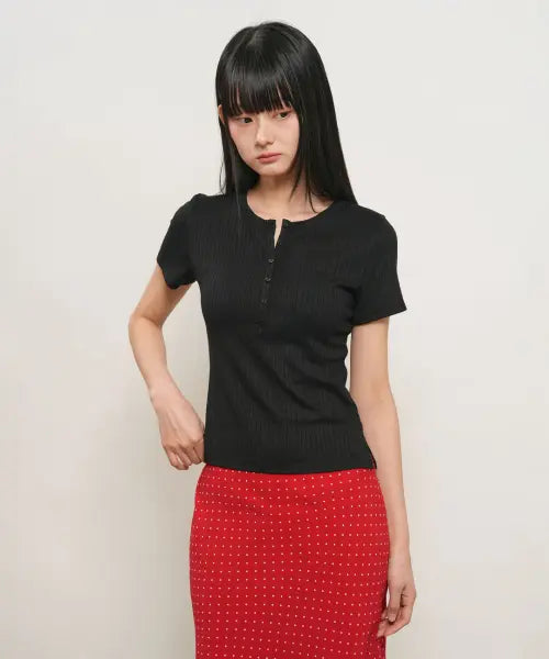 [GENERALIDEA] woman punching ribbed henry neck t-shirt [black] / 펀칭 리브드 헨리넥 티셔츠 [BLACK] / GF2LTS525