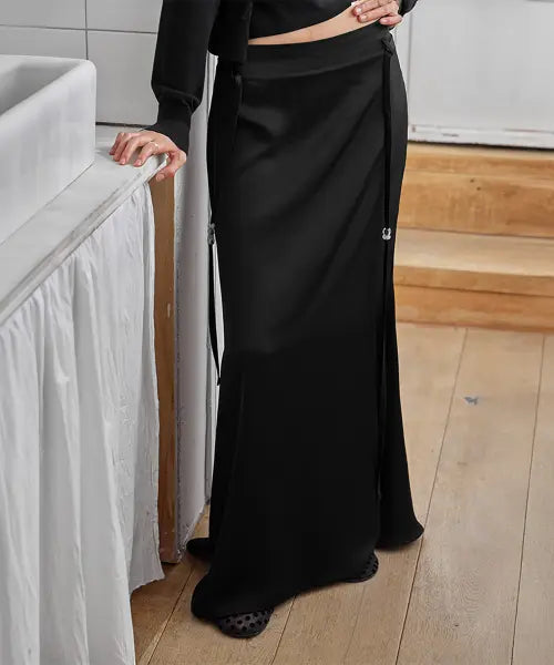 [LONDONDADA] Glossy Satin Long Skirt, BLACK