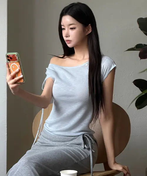 [TWEE] Peller Off-Shoulder Strap Short Sleeve Knit / 펠러 오프숄더 스트랩 반팔 니트