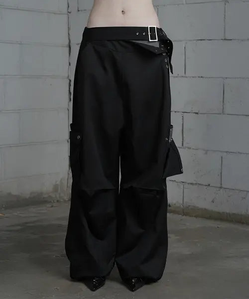 [ETRE AU SOMMET] Belted Two-Pocket Cutline Oversized Pants (Black)