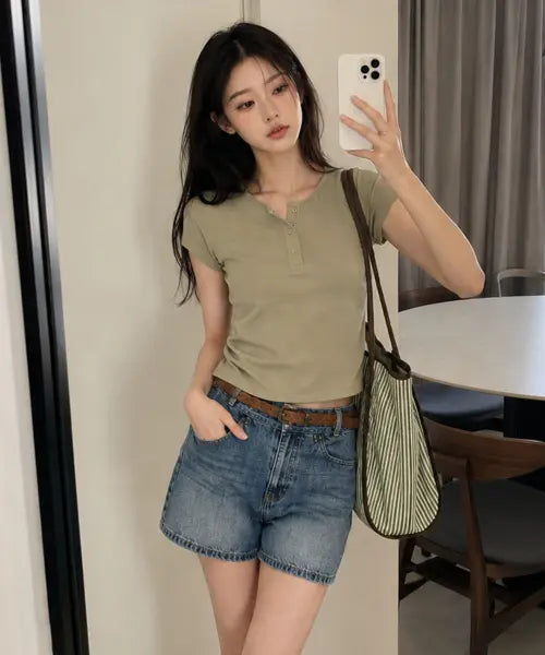 [GENERALIDEA] woman snap henley neck t-shirt [khaki] / 스냅 헨리넥 티셔츠 [KHAKI] / GF2LTS528
