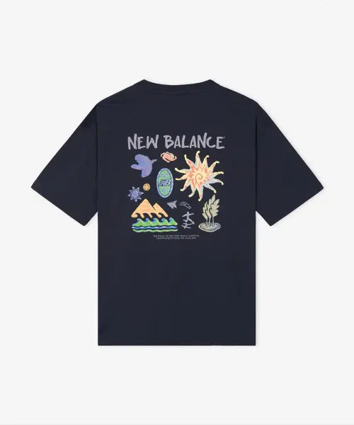 [NEW BALANCE] NBNEG31643 / UNI Sunny Rainy Illustration Short Sleeve T-Shirt (NAVY) / NBNEG31643 / UNI 써니 레이니 일러스트 반팔티 (NAVY)
