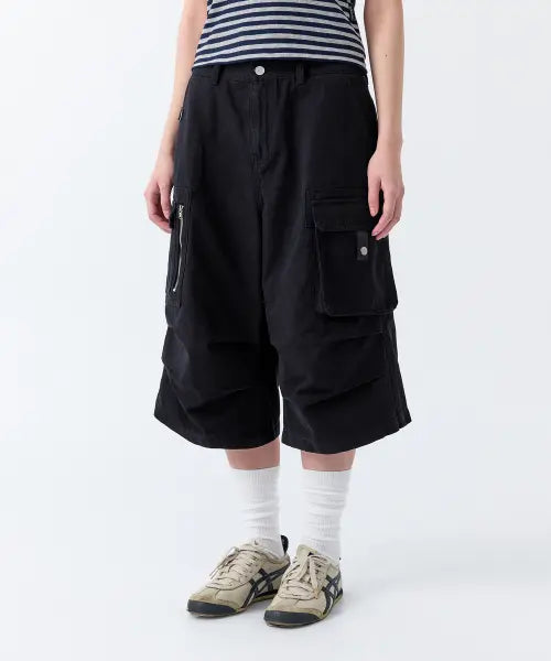 [ODDSTUDIO] Destroyed Camo Cargo Bermuda Pants - BLACK / 파라슈트 코튼 카고 버뮤다 팬츠 - BLACK