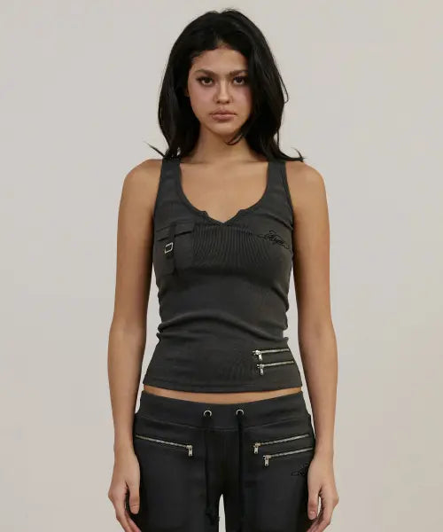 [EYEER] Script Logo Zipper Ribbed Sleeveless - Charcoal