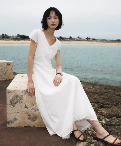 [DEHEVE] V-Neck Flare Dress [Ivory]