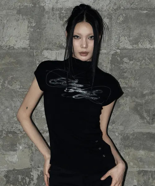 [AS YOU ARE] KITSCH SNAP HALF-NECK T-SHIRT BLACK / 키치 스냅 하프넥 티셔츠 블랙