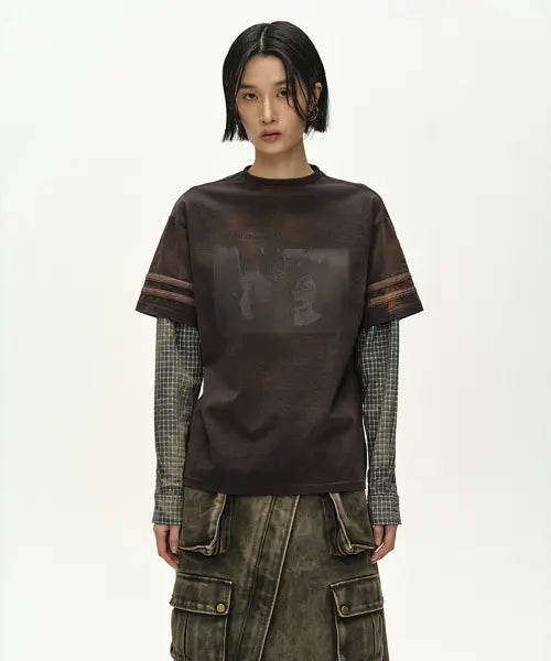 [ADSB ANDERSSON BELL] LAYERED SLEEVE GRAPHIC T-SHIRT (FADED BLACK)