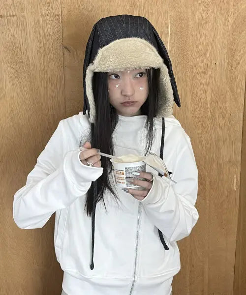 [TANSANMAGNESIUM] Songi Songi X Tansan Hon Apheli Side Zip Hoodie (White) / 송이송이X탄산 혼 아플리케 사이드 지퍼 후드집업 (화이트)