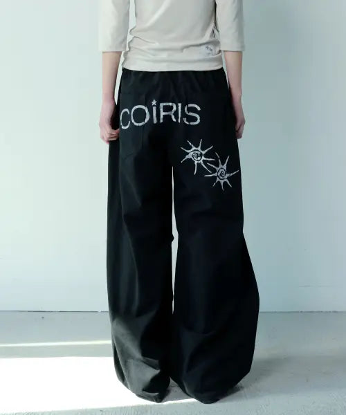 [COIRIS] DREN BACK DIRTY LOGO PARACHUTE COTTON PANTS UNISEX (2COLOR) / 드렌 백 더티 로고 파라슈트 코튼 팬츠 남녀공용 (2컬러)