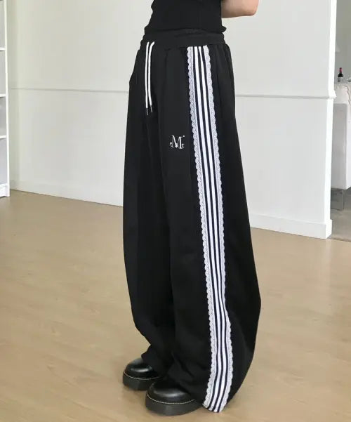 [MUCENT] RIELA LACE TRACK LINE BANDING PANTS / 리엘라 레이스 트랙 라인 밴딩 팬츠