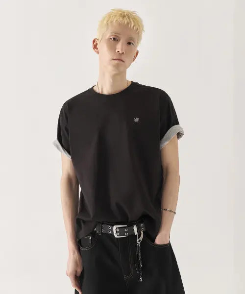 [KIIMUIR] Color-Block Roll-Up Crop Short-Sleeve T-Shirt_Black / [크롭] 배색 롤업 크롭 반팔 티셔츠_블랙