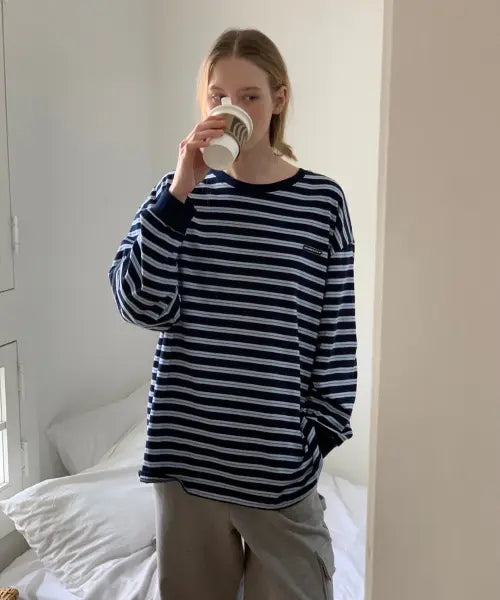 [SOMEWHEREBUTTER] Wappen Stripe Long Top - Navy