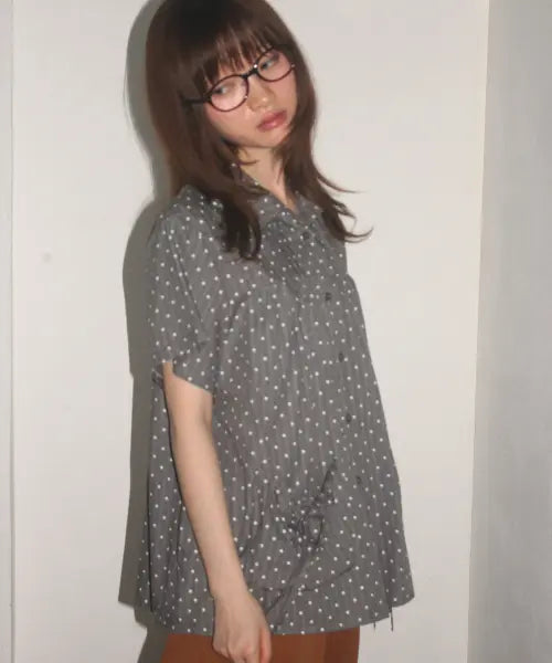 [SOME PLACE] Dot Layered Shirring Pocket Ribbon Strap Round Collar Short Sleeve Blouse [Charcoal] / 도트 레이어드 셔링 포켓 리본 스트랩 라운드 카라 반팔 블라우스 셔츠 [차콜]