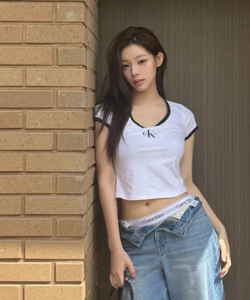 [CALVIN KLEIN JEANS] Women's Monogram Scoop Baby T-shirt 47G220G YAF / 여성 모노로고 스쿱 베이비 반팔 티셔츠 47G220G YAF