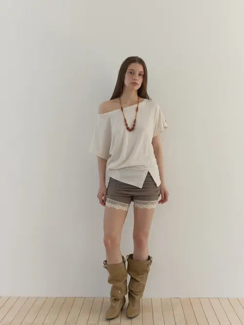 [ASURA] BUTTON OFF-SHOULDER T (BEIGE)