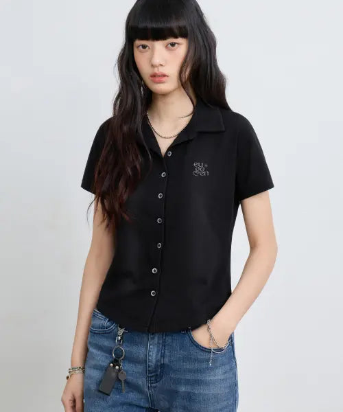 [EUGGEN] BASIC COLLAR SEMI-CROPPED SHORT SLEEVE SHIRT_BLACK / 베이직 카라 세미 크롭 반팔 셔츠_블랙