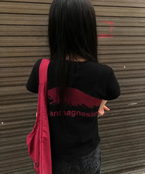 [TANSANMAGNESIUM] Mountain W Tee in Black/Red / 마운틴 티셔츠 (블랙/레드)