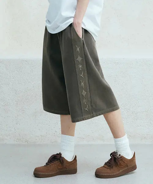 [GAKKAI UNIONS] Embroidered Line Pigment Bermuda Shorts Khaki Mocha / 자수 라인 피그먼트 버뮤다 팬츠 카키모카