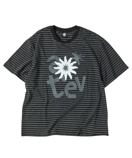 [TRAVEL] PALETTE FLOWER OVER FIT TEE BLACK / 팔레트 플라워 스트라이프 반팔티 블랙