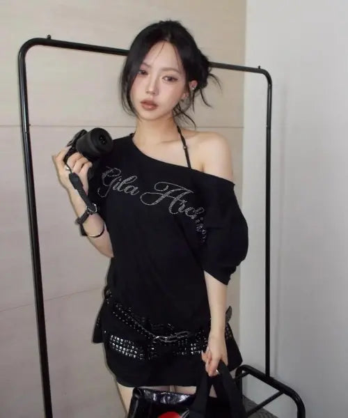 [GILAARCHIVE] SQUARE STUD BELT ONE SHOULDER T-SHIRTS_BLACK