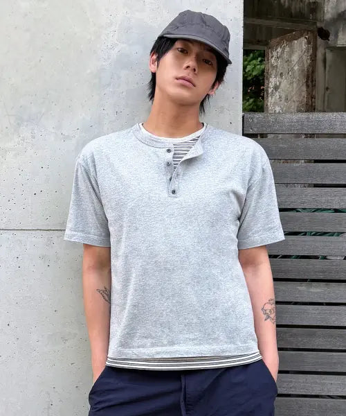 [KIIMUIR] Striped Layered Henley Neck Short-Sleeve T-Shirt_Melange Gray / [크롭] 스트라이프 레이어드 헨리넥 반팔 티셔츠_멜란지 그레이