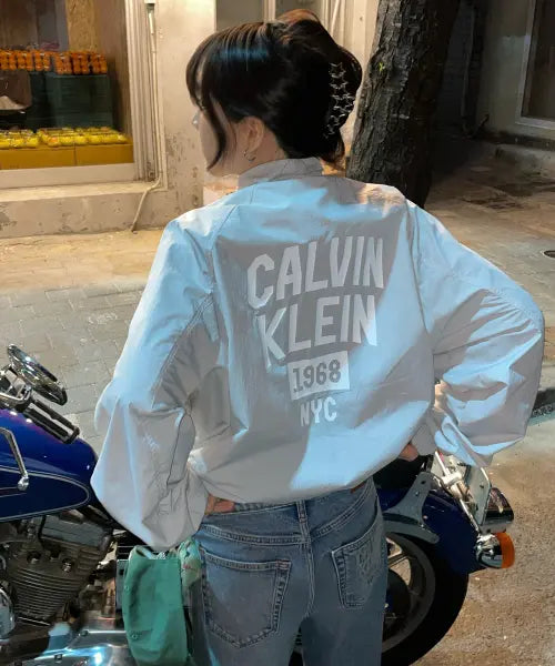 [CALVIN KLEIN JEANS] In The City Contrast Stitch Windbreaker Grey 4RF523G / 인더시티 콘트라스트 스티치 윈드브레이커 그레이 4RF523G QBW