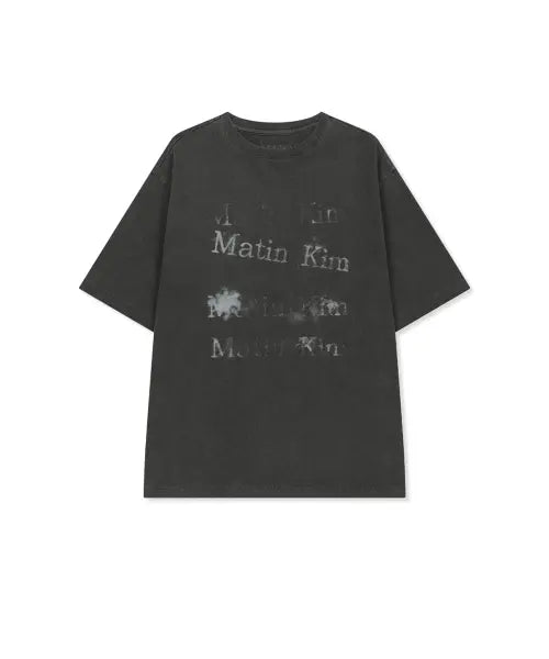 [MATIN KIM] PIGMENT GRAFFITI LOGO TOP IN CHARCOAL