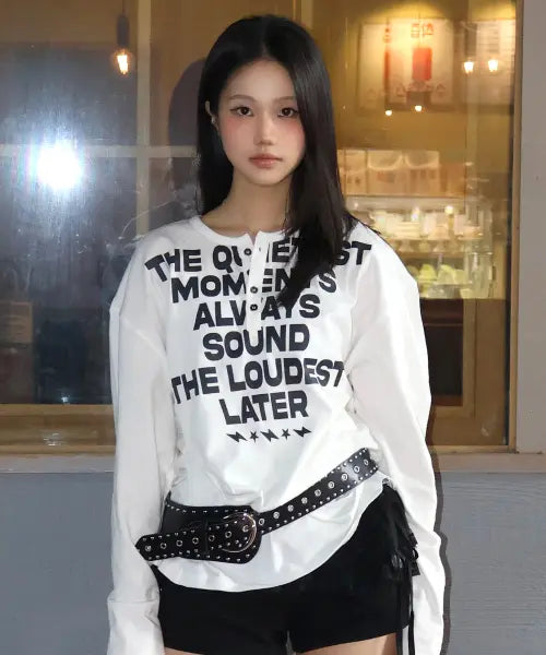 [SUPERSUB] Horizontal Lettering Henry Neck Long Sleeve T-Shirt - Off White / 호리젠탈 레터링 헨리넥 긴팔 티셔츠 - 오프 화이트