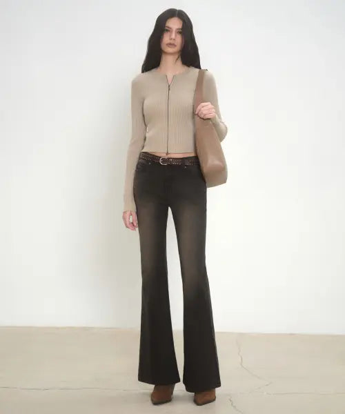 [MUSINSA STANDARD WOMAN] WOMEN’S LOW-RISE SLIM FLARE DENIM PANTS  [RUSTY BLACK] / 우먼즈 로 라이즈 슬림 플레어 데님 팬츠 [러스티 블랙]
