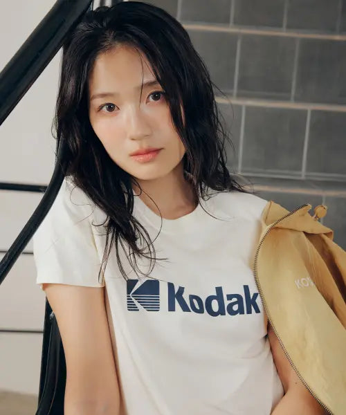 [KODAK] Essentials Big Logo Askin Short Sleeve T-Shirt Women Ivory / 에센셜 빅로고 아스킨 반팔 티셔츠 우먼 IVORY
