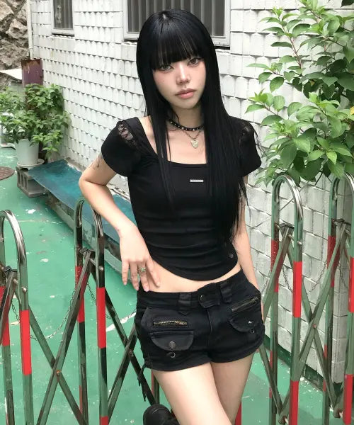 [ETRE AU SOMMET] Bust Line Pintuck Detail Top (Black)