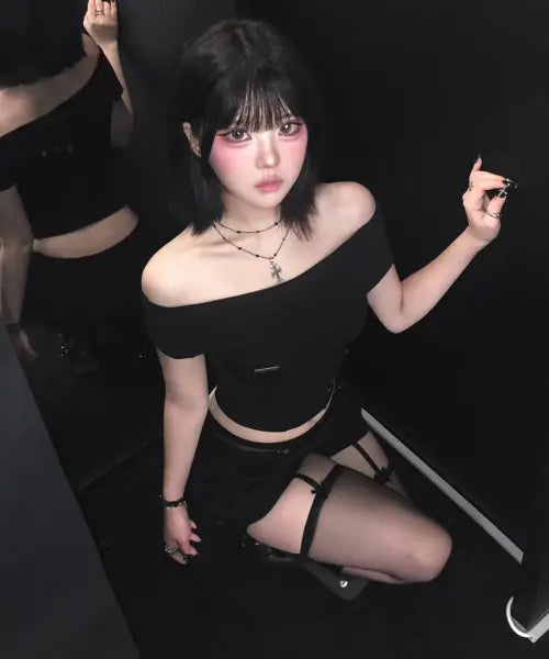 [ETRE AU SOMMET] Pigment Damage Panel Short Top (Black)