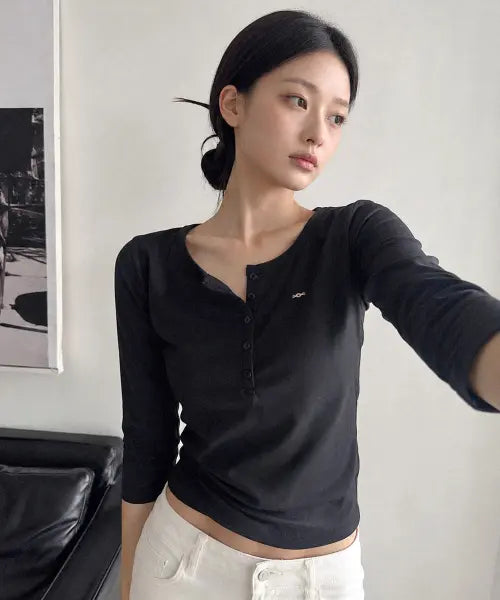 [MAGORENSEOUL] Henley Neck 3/4 Sleeve Black / 헨리넥 3/4 슬리브 블랙