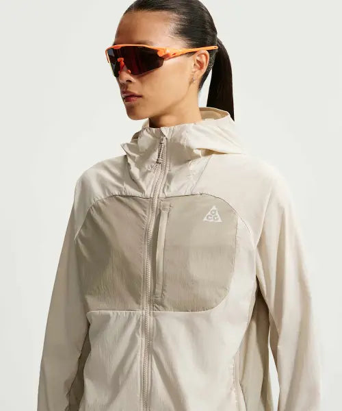 [NIKE] W ACG UV FIVE TOWERS JKT - LT OREWOOD BRN/CREAM II/(SUMMIT WHITE) / ACG 파이브 타워스 UV 차단 재킷 W - 라이트 오어우드 브라운:크림 II:서밋 화이트 / II1329-105