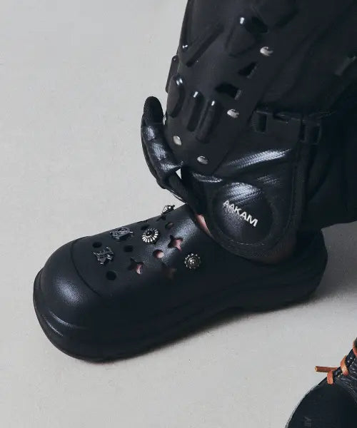 [ROCKFISH WEATHERWEAR] [× AAKAM] HAYDEN CLOG - BLACK