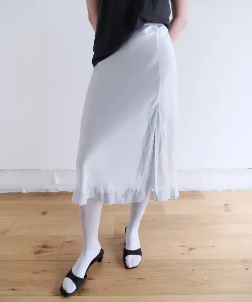 [ROLAROLA] SATIN LACE LONG SKIRT SILVER