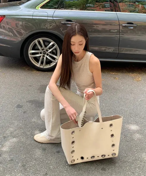 [HEEARI] Haze Eyelet Leather Big Bag / [효인X히어리]헤이즈 아일렛 레더 빅 백_아이보리