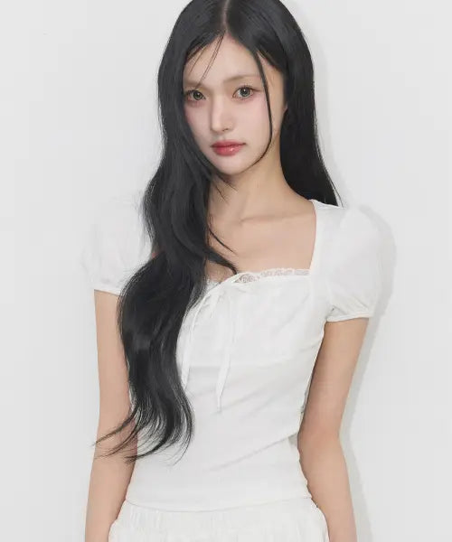 [ILLIGO] ROSY LACE SQUARE-NECK T-SHIRT WHITE / 로지 레이스 스퀘어넥 티 화이트