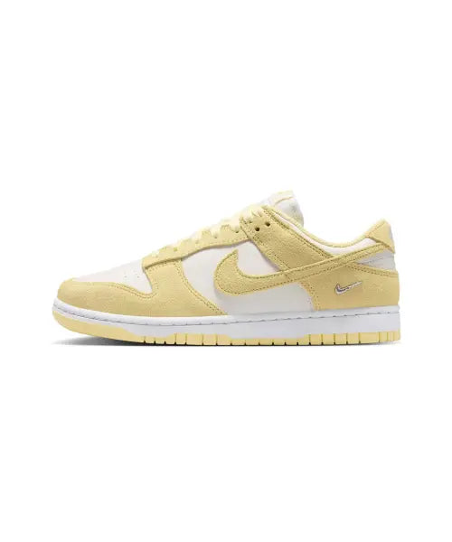 [NIKE] WMNS NIKE DUNK LOW SE - SAIL/SOFT YELLOW-WHITE-MTLC SILVER / 덩크 로우 스웨이드 W - 세일:화이트:메탈릭 실버:소프트 옐로우 / IO4244-104