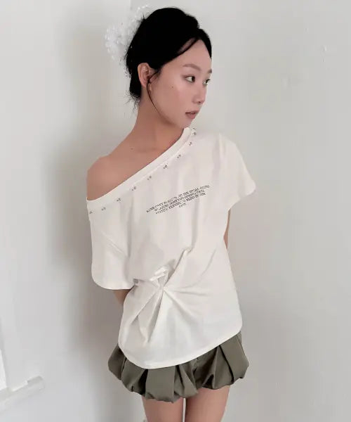 [CHICKS] Stud Lineup Graphic One-Shoulder Short Sleeve T-shirt White / 스터드 라인업 그래픽 원숄더 반팔 화이트