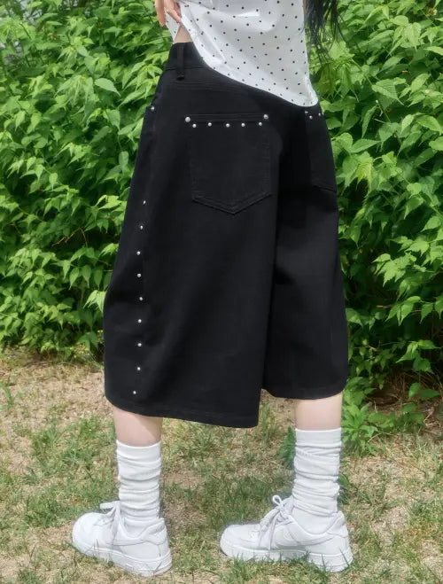 [LOOXP] Circle Stud Back Pocket Denim Bermuda Shorts Black / 서클 스터드 백포켓 데님 버뮤다 팬츠 블랙